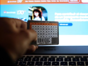 CMF da giro y mantiene tarjetas de coordenadas para usuarios con dificultades, pese a endurecer la seguridad