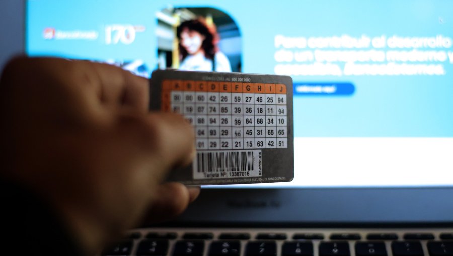 CMF da giro y mantiene tarjetas de coordenadas para usuarios con dificultades, pese a endurecer la seguridad