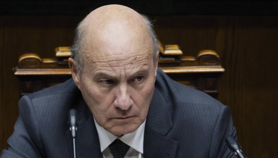 Quiroz responde a cuestionamientos por caja fiscal y acusa traspaso de "gastos y deuda": "No se puede tapar el sol con un dedo"