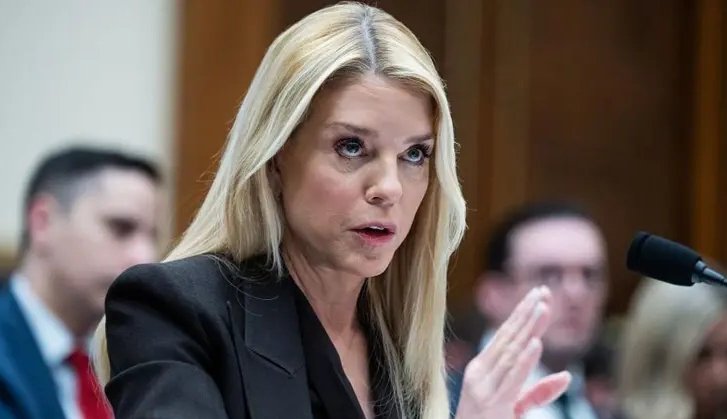 Donald Trump destituye a Pam Bondi como fiscal general de EE.UU.: asumirá un "nuevo cargo en el sector privado"