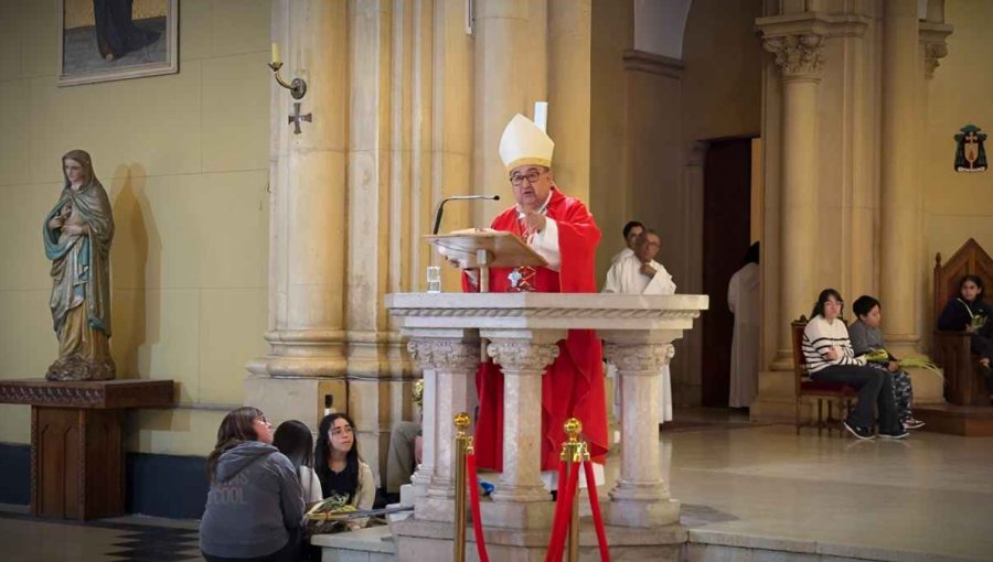 Iglesias llenas en Valparaíso: Obispo destaca masivo regreso de fieles en Semana Santa