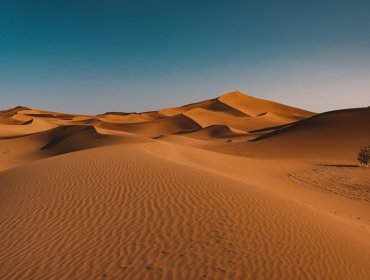Dormir en el Sahara: el viaje a Marruecos que está conquistando a los viajeros chilenos