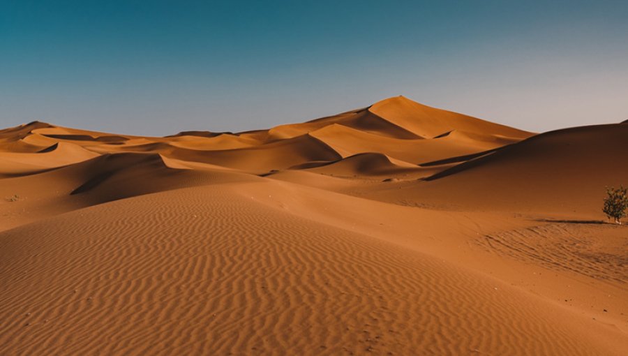 Dormir en el Sahara: el viaje a Marruecos que está conquistando a los viajeros chilenos