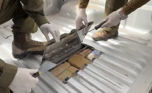 En prisión preventiva quedó boliviano sorprendido transportando droga y municiones en doble fondo de camioneta en Antofagasta