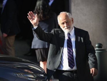 Carlos Montes cuestiona "descalificaciones permanentes" de Ripamonti y Mundaca a la reconstrucción tras el megaincendio