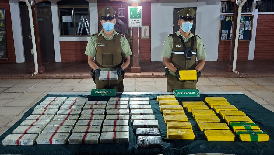 Incautan más de 61 kilos de cargamento de cocaína escondido en auto modificado: dos detenidos en Buin