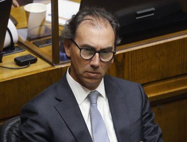 Exministro Figueroa plantea que la Ley de Convivencia Escolar le entrega a los colegios "el peso de tener que resolver y sin entregarles recursos"