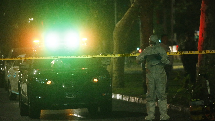 Serían menores de edad: Falsos pasajeros asaltaron y balearon a conductor de app en Maipú