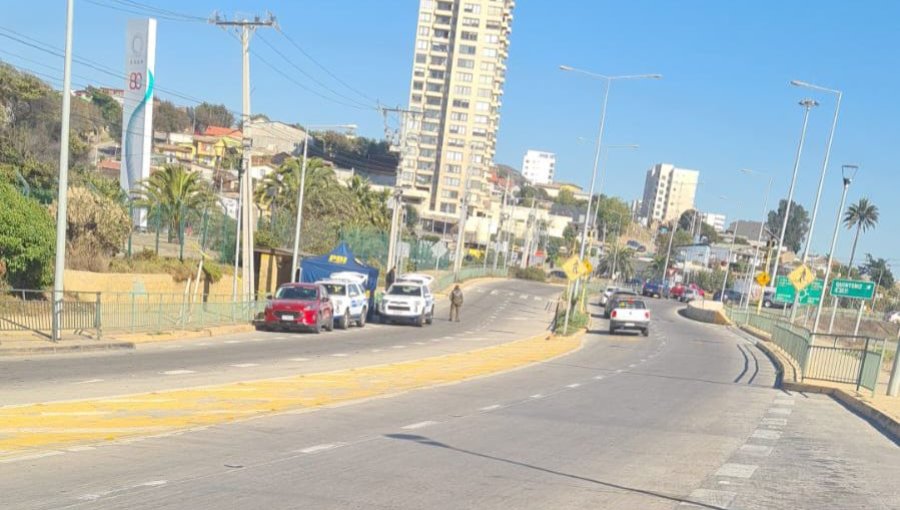 Muere persona por causa natural en pleno paradero de buses en rotonda de Concón