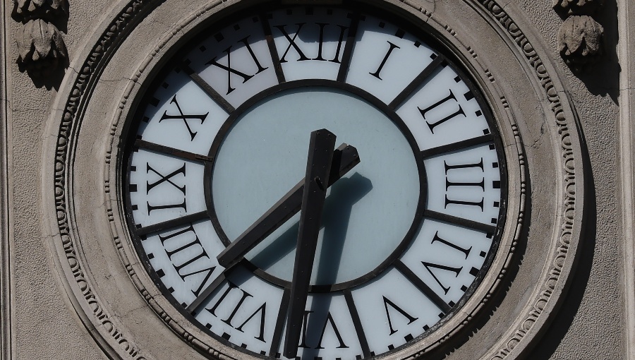 Cambio de hora en Chile: Comenzó a regir el horario de invierno