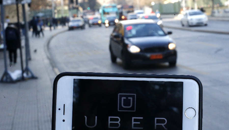 Ministro de Transportes anuncia cambios a Ley Uber: Advierte que normativa actual destruía el sector