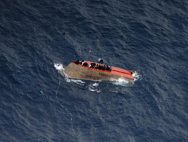 Naufragio frente a Libia deja al menos 71 desaparecidos y dos víctimas fatales