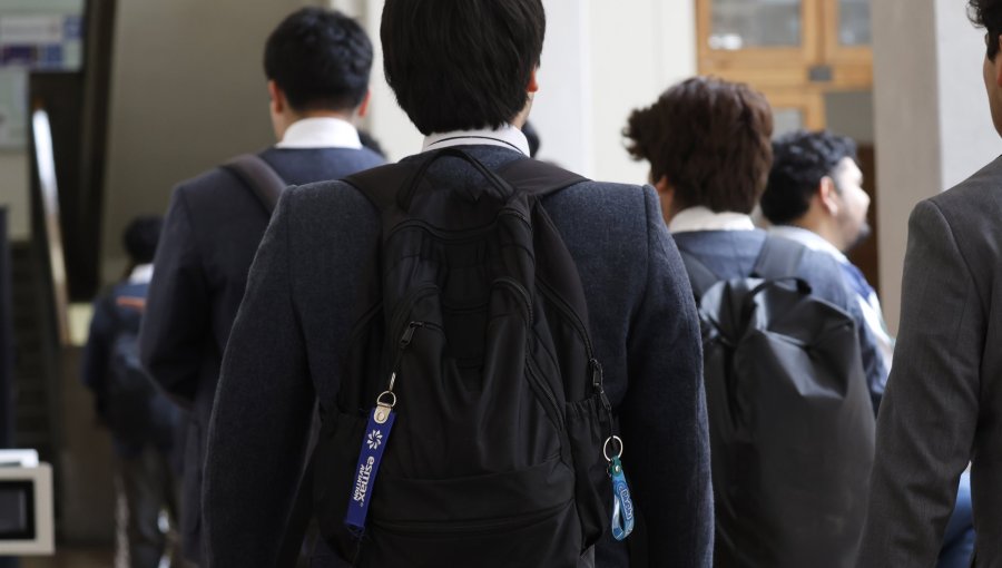 Psicóloga explica el trasfondo de las amenazas anónimas en colegios: búsqueda de poder, validación y falta de control emocional