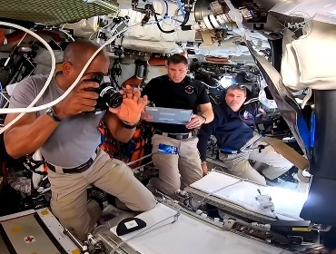 Misión Artemis II inicia sobrevuelo por la Luna tras exitosa corrección de su trayectoria