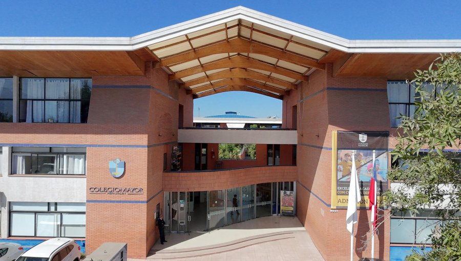 Amenaza de tiroteo obliga a suspender clases en colegio de Peñalolén y activa despliegue policial