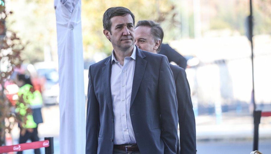 Presidente de la UDI advierte por "fuego amigo" del oficialismo: "Los que han criticado tienen que hacerse cargo"