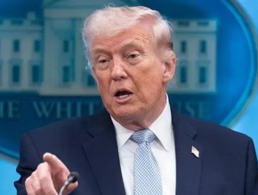 Trump recuerda su ultimátum por el estrecho de Ormuz y subraya que "Irán puede ser arrasado en una noche"