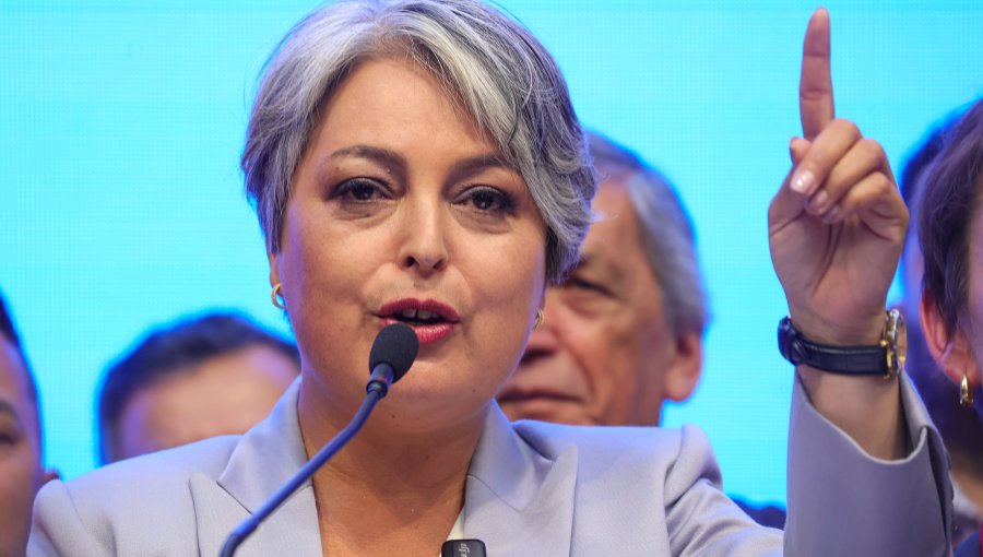 Jara arremete contra ley de “Reconstrucción” de Kast: acusa relato “mesiánico” y advierte retroceso tributario