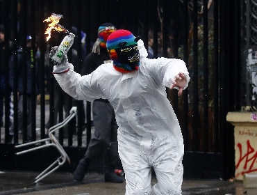 Gobierno ingresa proyecto contra violencia escolar: revisión de mochilas y fin a capuchas