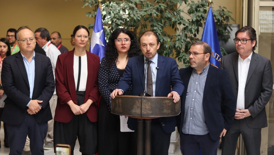 Diputados de oposición presentan reforma constitucional para restablecer el Mepco y revertir alza en el precio de combustibles