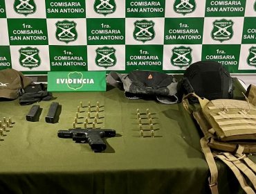 Detienen a dos personas tras denuncia de disparos y hallan arma, municiones y chaleco antibalas en toma de San Antonio