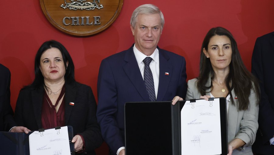 Kast urge al Congreso aprobar agenda de seguridad escolar con foco en autoridad docente y control en colegios