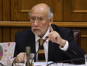 Senador Flores critica la salida de Consuelo Peña de la PDI y afirma que "el foco debería ser Steinert y no Cerna"