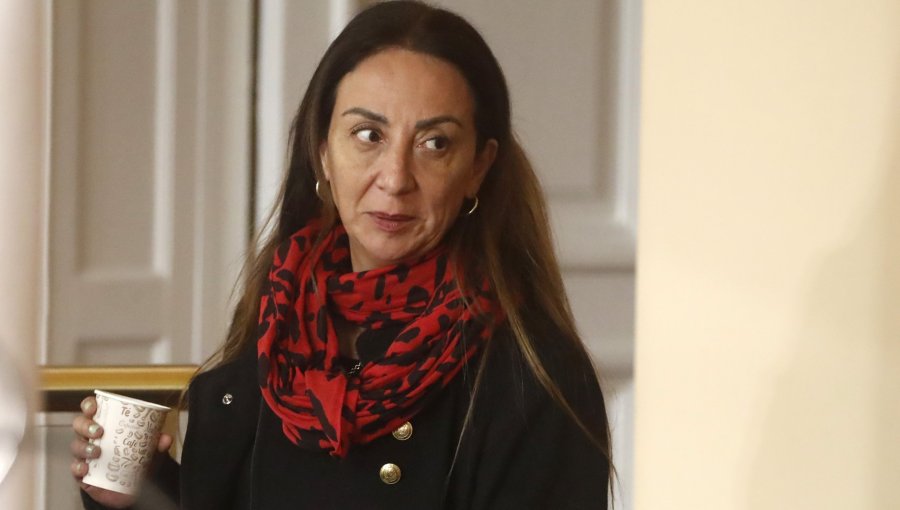 Exministra Pérez asegura que Mara Sedini tiene "todas las condiciones para comunicar bien", pero se han "cebado con ella"