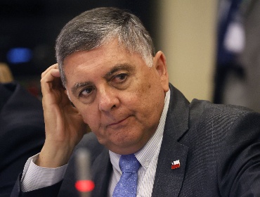 Ministro del Interior expone prioridades a diputados, pero sin entregar cifras ni detallar etapas de expulsión de migrantes ilegales