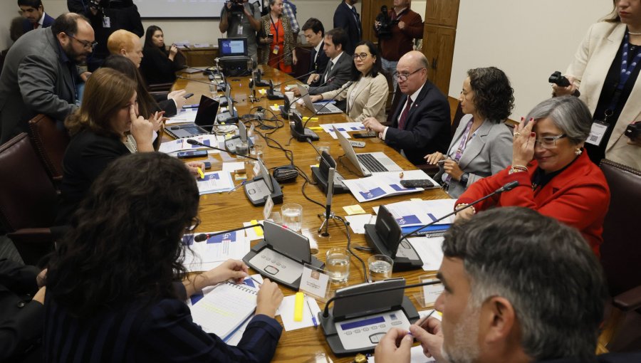 CFA advierte ante la Comisión de Hacienda del Senado que el estrés fiscal se ha profundizado en los últimos años