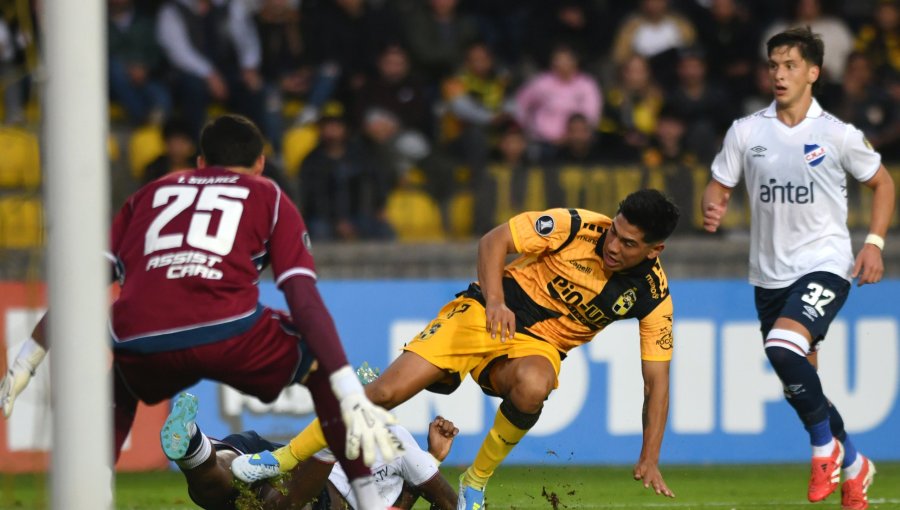 Coquimbo Unido batalló y empató sobre la hora ante Nacional en su debut en la Copa Libertadores