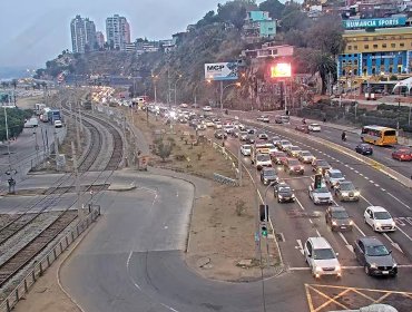 Colisión múltiple en la Av. España provocó colapso vial entre Viña del Mar y Valparaíso
