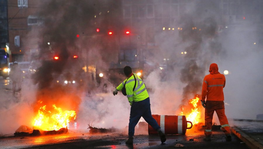 Posible paro portuario enciende las alertas: senador Ibáñez advierte efectos en la economía y en el costo de la vida
