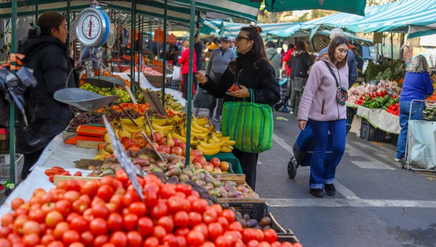 Editorial: ¿Quién nos bajó el sueldo?: Todo sube, desde los huevos hasta los tomates