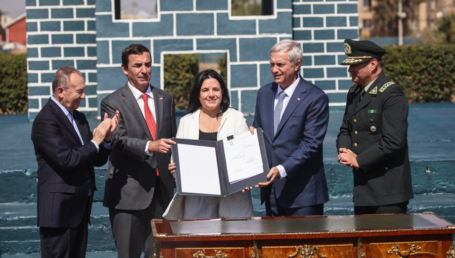 Presidente Kast promulgó reforma constitucional que incorpora a Gendarmería a las Fuerzas de Orden y Seguridad