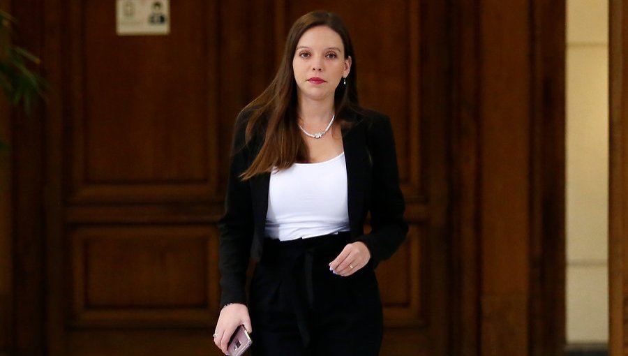 Mundo político reacciona a grave denuncia contra Camila Flores: ¿Fiscalía investiga una práctica habitual en el Congreso Nacional?