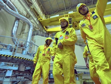 Irán desafía presión internacional y descarta frenar su programa nuclear en antesala de negociaciones con EE.UU.