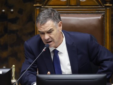 Senador Ossandón por agresión a ministra Lincolao advierte que "hay personas que están organizando todo eso, quieren violencia, caos"