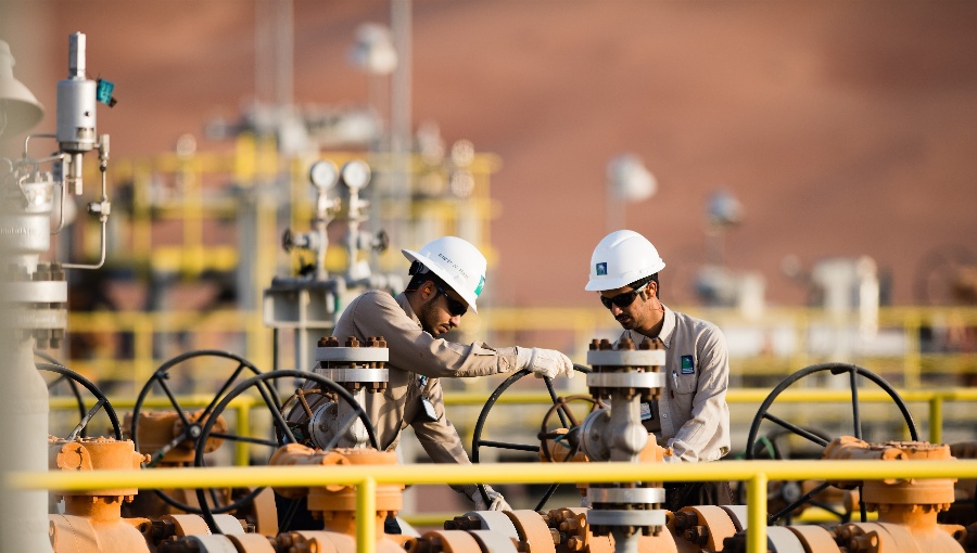 Arabia Saudita reporta pérdida de 1,3 millones de barriles diarios tras ofensiva de Irán