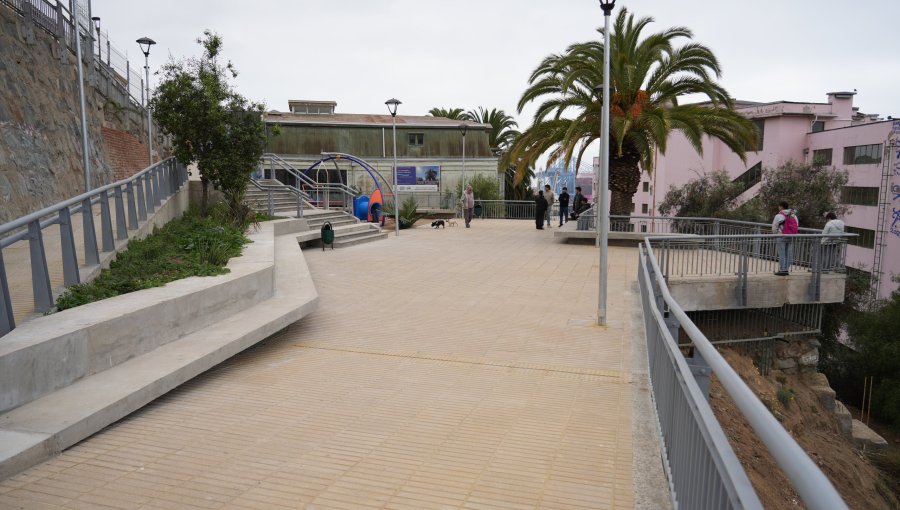 Finalizan obras en «Plaza Los Inmigrantes» de Valparaíso: espacio apuesta por revitalizar sector patrimonial del cerro Concepción