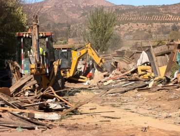 Desalojan histórica toma usada como microbasural y proyectan nueva vía para Limache