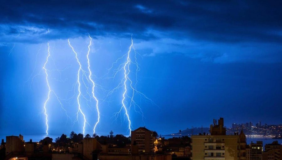 Dirección Meteorológica emite aviso por tormentas eléctricas en la región de Valparaíso