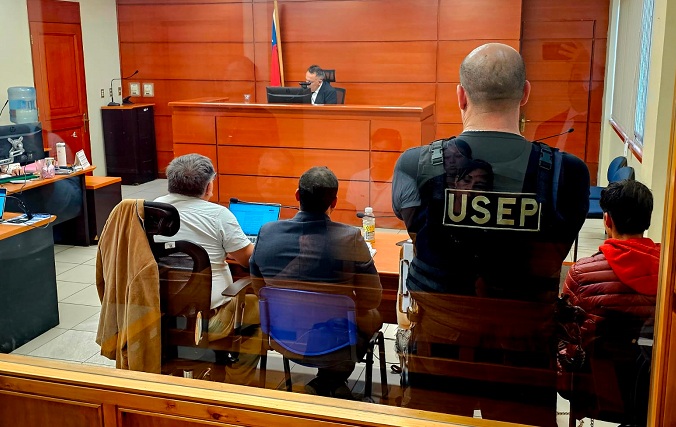 Evacuación total en campus de Antofagasta: estudiantes quedan con arraigo nacional tras exhibir arma