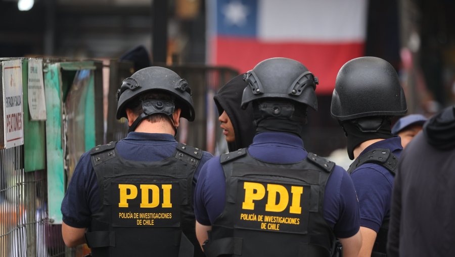 PDI y Carabineros llevaron a cabo operativo de control migratorio en la Vega Central: más de 100 personas fueron fiscalizadas