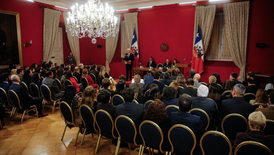 Auditoría revela millonarias transferencias y más de 2.500 funcionarios contratados en últimos meses de Gobierno de Boric