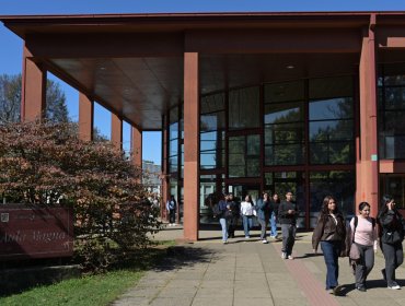 Rector de la U. Austral por agresión a ministra: "Falló estrategia de agotar el diálogo para resolver un conflicto tan irracional como éste"