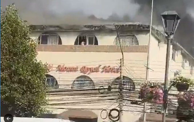 Violento incendio afectó a un Hotel en pleno centro de Viña del Mar con personas atrapadas