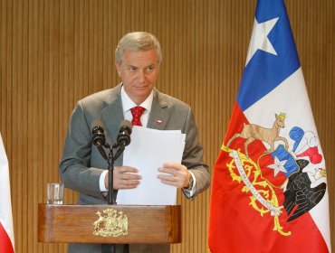 Encuesta Criteria arrojó tercera caída en aprobación de José Antonio Kast: Bajó a 36%