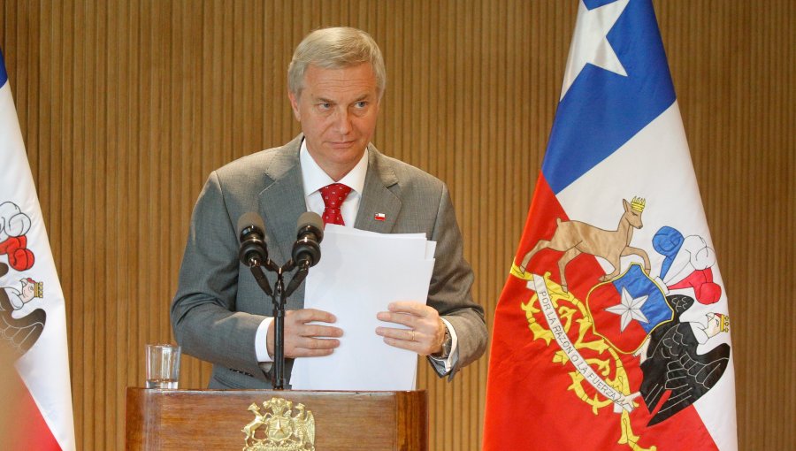 Encuesta Criteria arrojó tercera caída en aprobación de José Antonio Kast: Bajó a 36%