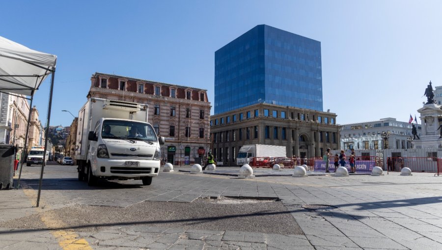 Adjudican obras viales que buscan mejorar zonas del Barrio Puerto de Valparaíso